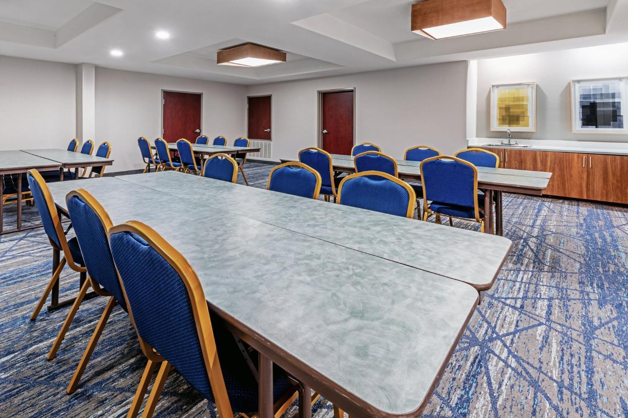 Holiday Inn Express Hotel & Suites Henderson - Traffic Star By Ihg Dış mekan fotoğraf