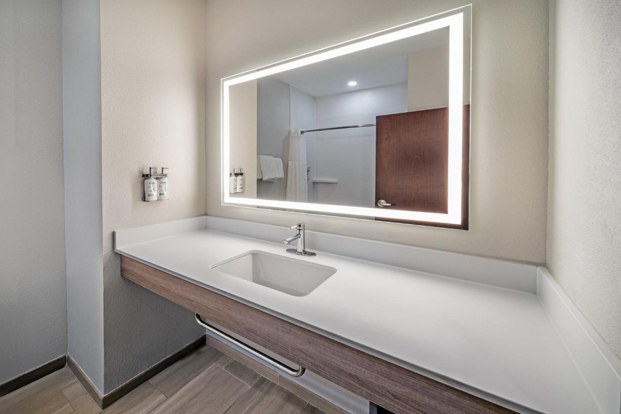 Holiday Inn Express Hotel & Suites Henderson - Traffic Star By Ihg Dış mekan fotoğraf