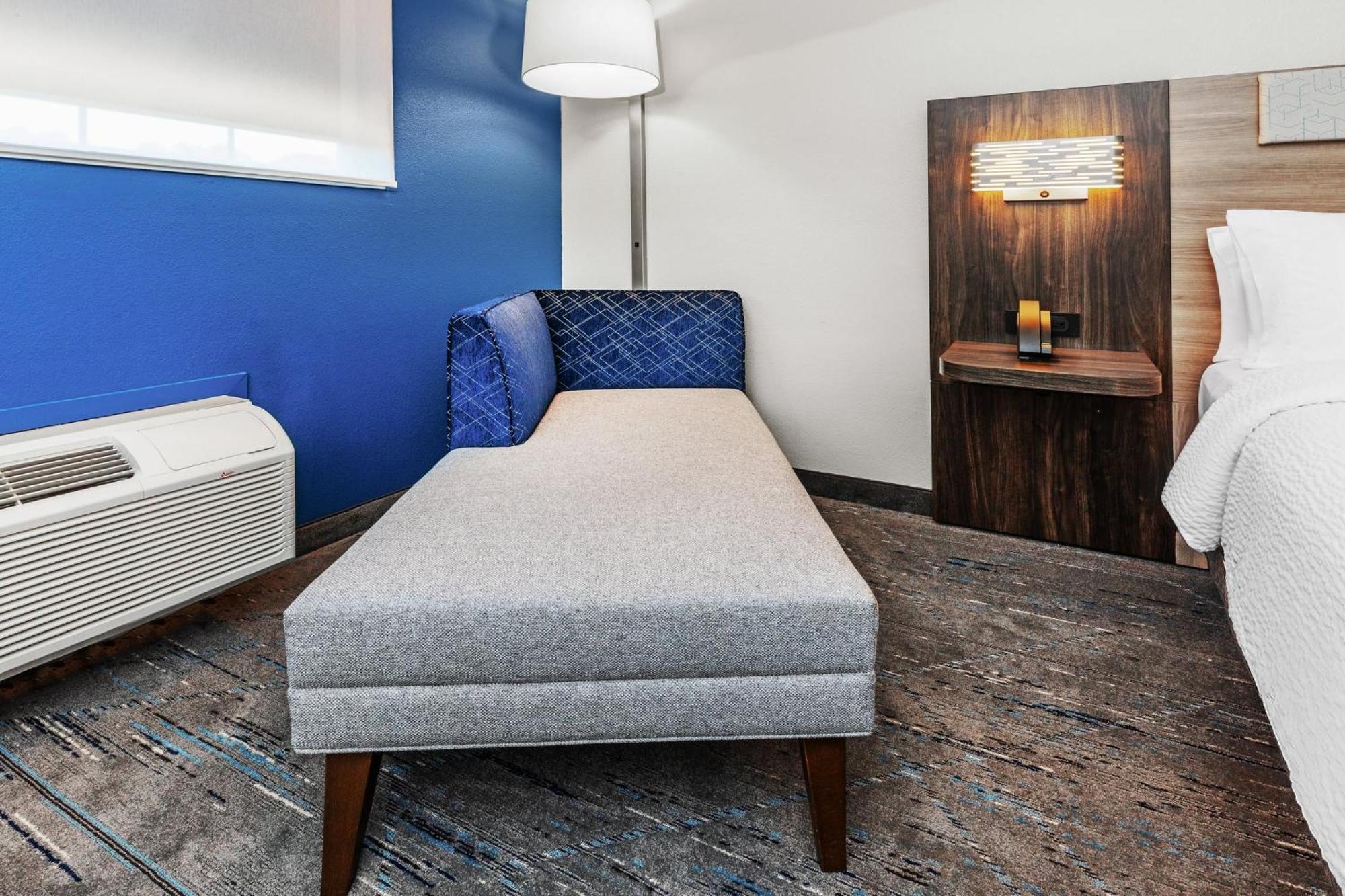 Holiday Inn Express Hotel & Suites Henderson - Traffic Star By Ihg Dış mekan fotoğraf