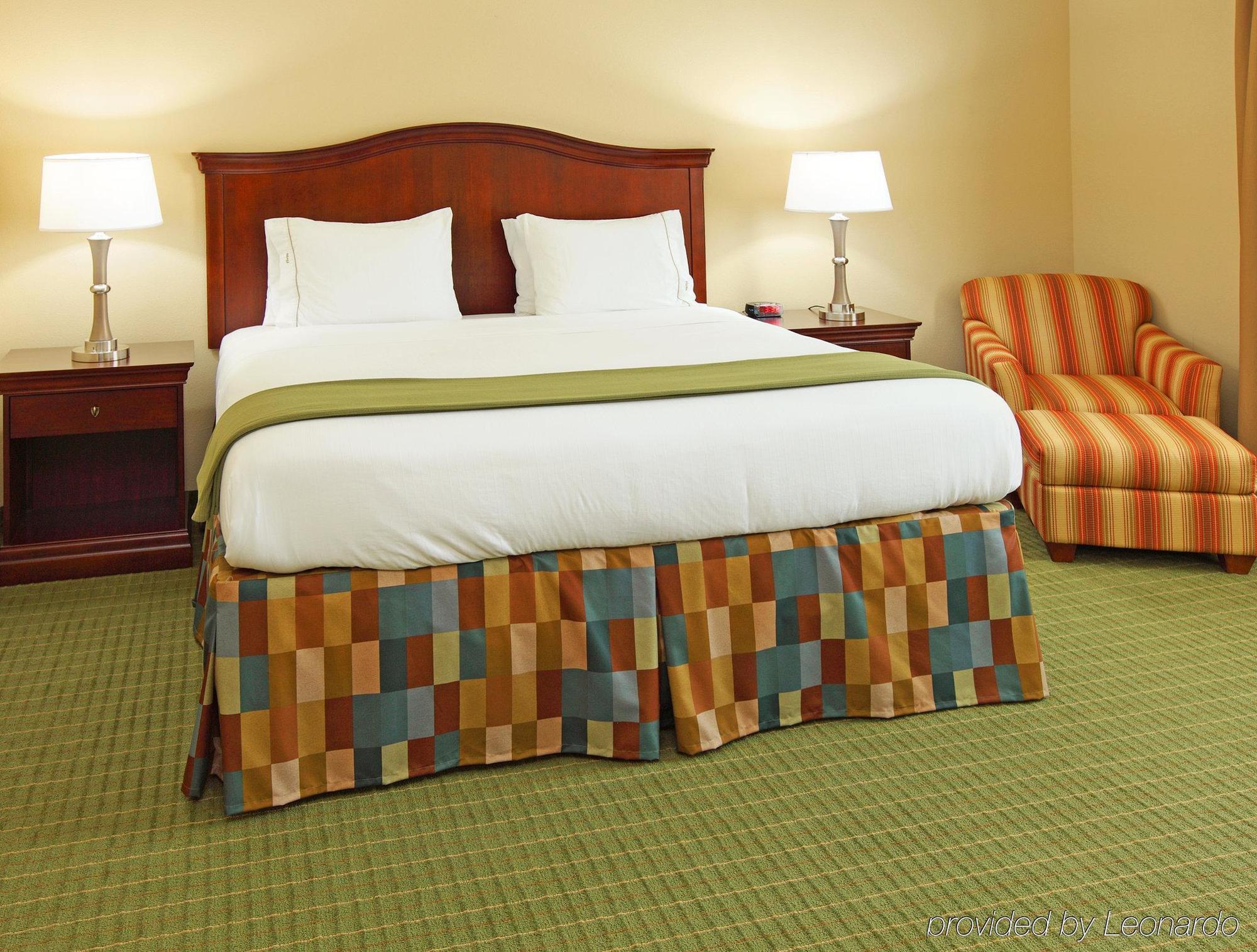 Holiday Inn Express Hotel & Suites Henderson - Traffic Star By Ihg Dış mekan fotoğraf