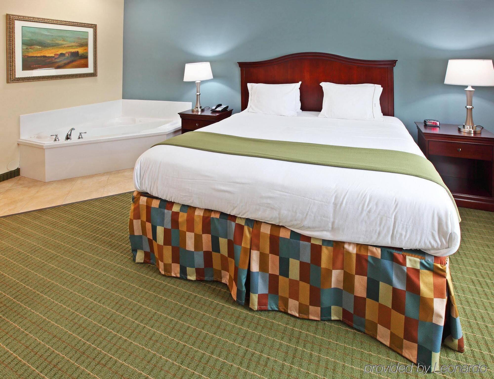Holiday Inn Express Hotel & Suites Henderson - Traffic Star By Ihg Dış mekan fotoğraf